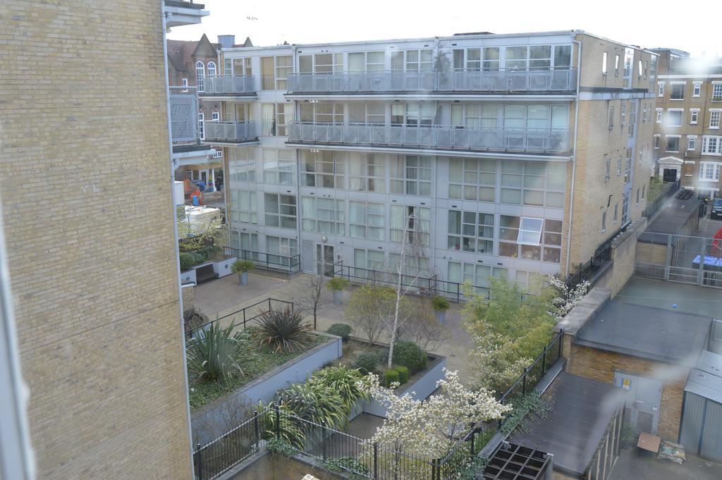 London Borough Station Apartment Extérieur photo